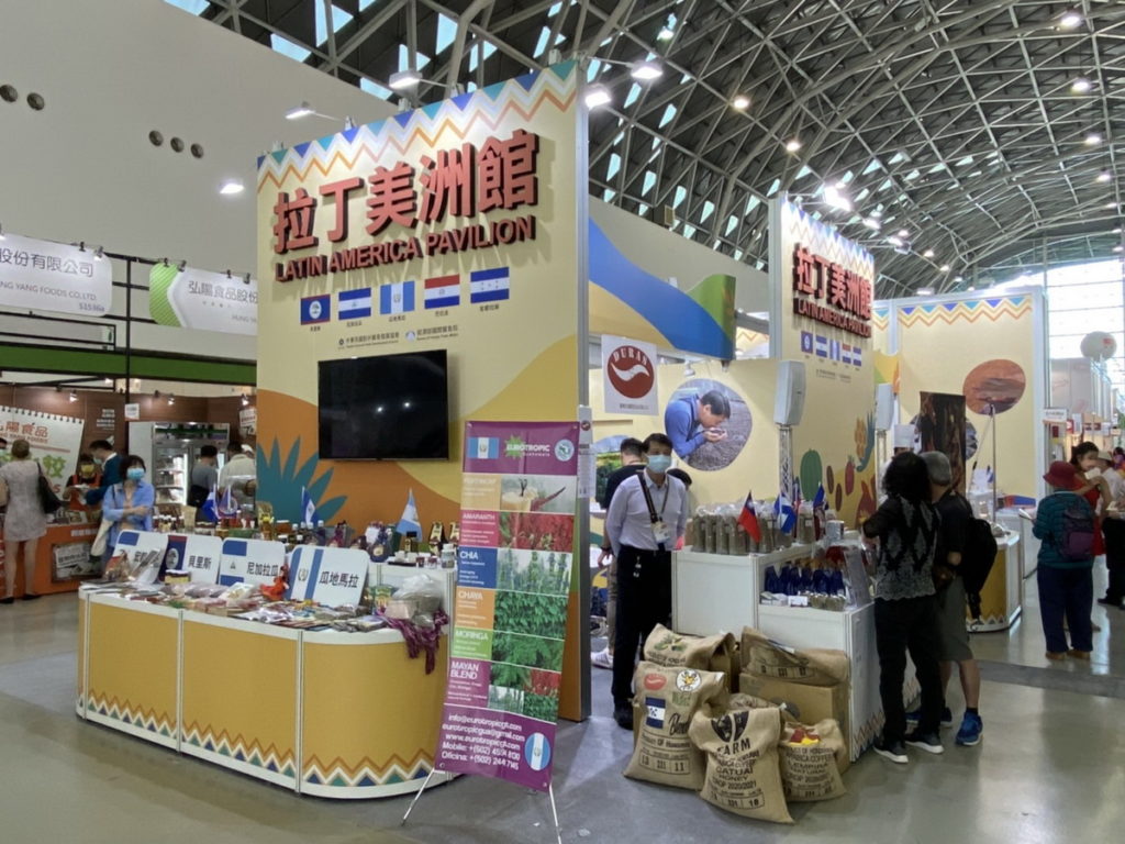 拉丁美洲館特色展品包含巴拉圭牛肉、宏都拉斯、尼加拉瓜與瓜地馬拉精品咖啡與巧克力、貝里斯辣醬。