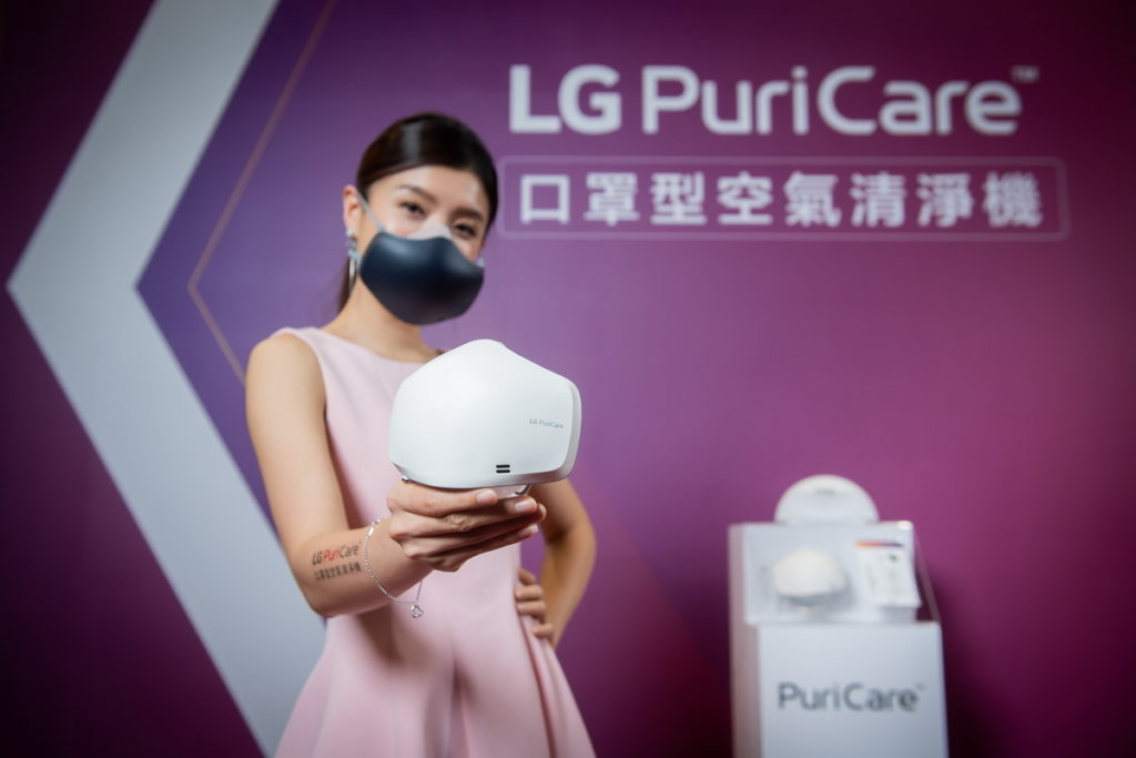 -LG PuriCare 口罩型空氣清淨機升級版提升電池續航力至1000毫安時，使用時間長達8小時，無論是通勤族、上班族、運動族或是機車族，隨時隨地提供順暢、舒適的健康呼吸體驗。