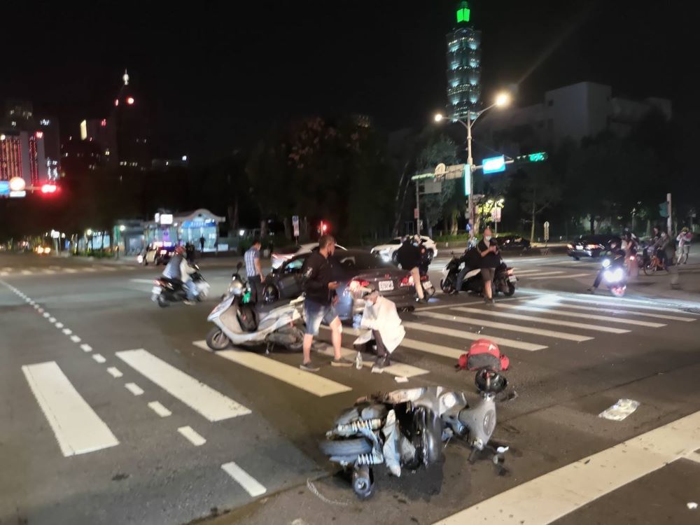 汽車連撞五臺機車的重大交通事故