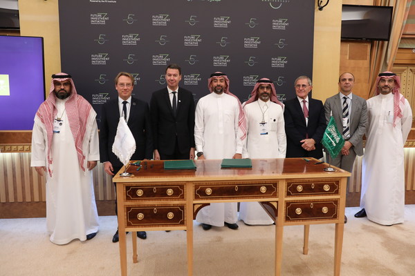 (L-R) Abdullah AlKhalaiwi, Chief Shared Services Officer, RCU; French Ambassador to Saudi Arabia, Ludovic Pouille; Laurent Germain, Group CEO, EGIS; Eng. Amr AlMadani, CEO, RCU; Badar Alfughom, Senior Advisor to the CEO for Integrated Development, RCU; G&eacute;rard Mestrallet, Executive Chairman, Afalula; St&eacute;phane Aubarbier, CEO, Assystem Group; Eng. Moataz Kurdi, Chief County Zoning, Planning & Operations Office, RCU.