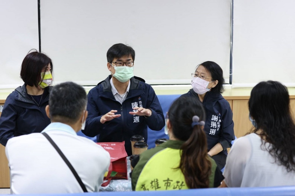 陳其邁慰問城中城罹難者家屬 暖心關懷各項需求 家屬感念在心