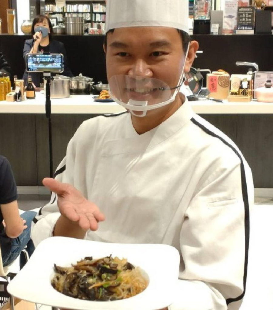 溫國智作品之一