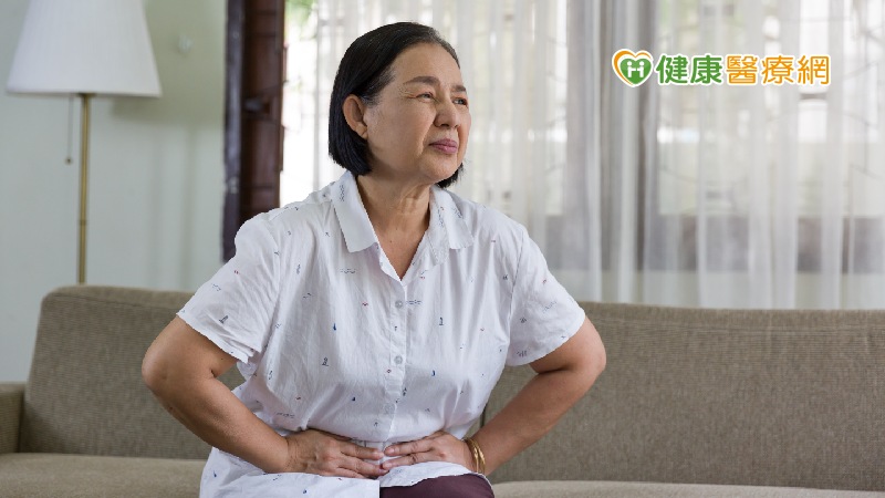 六旬婦上腹悶痛 竟發現芒果大腎上腺血管瘤