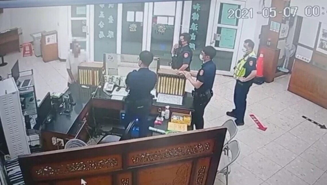 台南轎班拒捕傷警判無罪