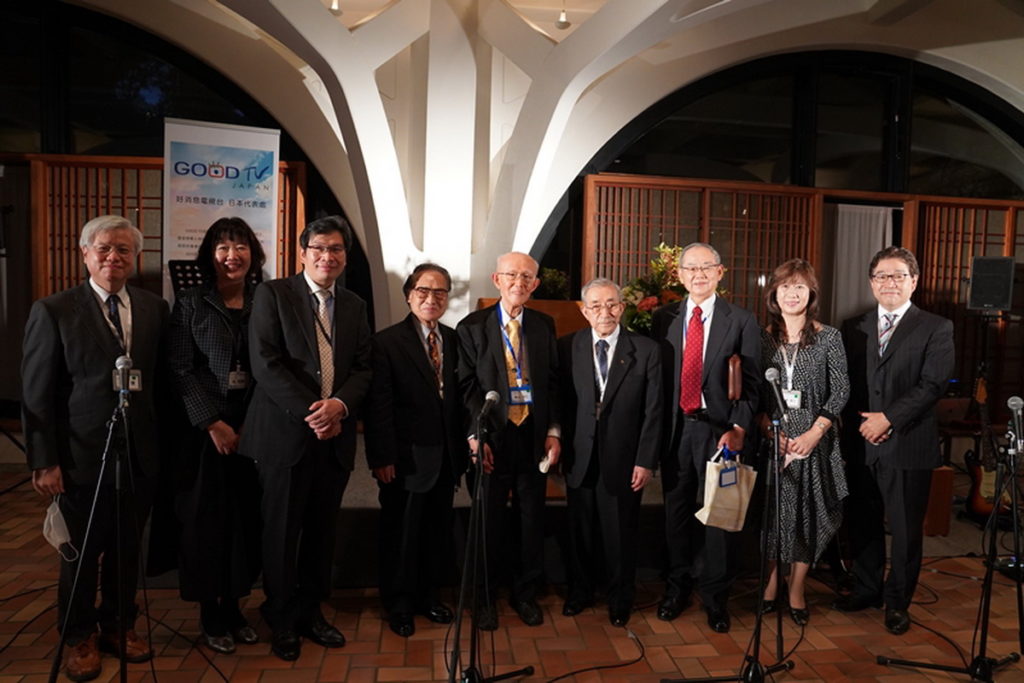GOOD TV JAPAN串起當地日華教會合一,眾牧長同來見證神恩。左起:石井豐、紀衛東夫婦、有賀喜一、尾山令仁、峯野龍弘、姫井雅夫、伊藤嘉子、増山浩史-GOOD TV提供