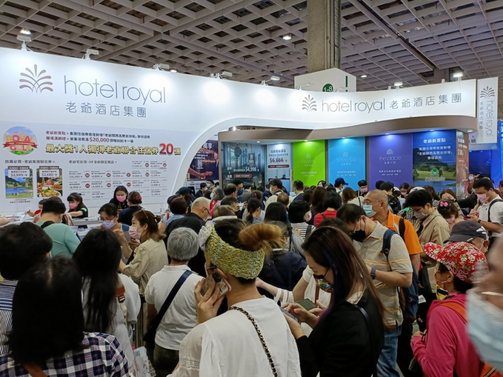 ITF實體展今天開展，老爺酒店集團攤位湧現排隊人潮。