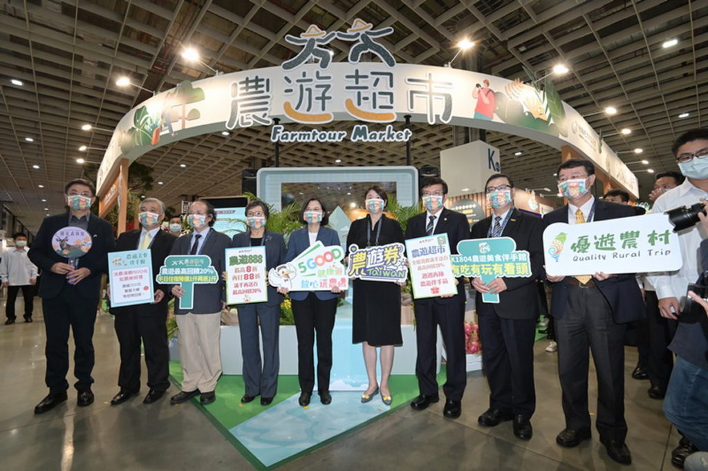 農委會以超級市場為構思，將來自全國四面八方的農業旅遊產品及吃喝玩樂好買好康，通通都呈現在「農遊超市」展館！
