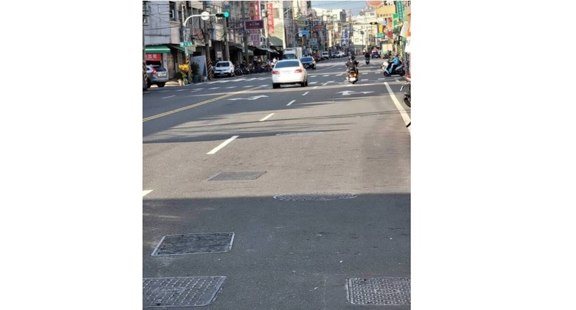 台南仁德中正路孔蓋太多