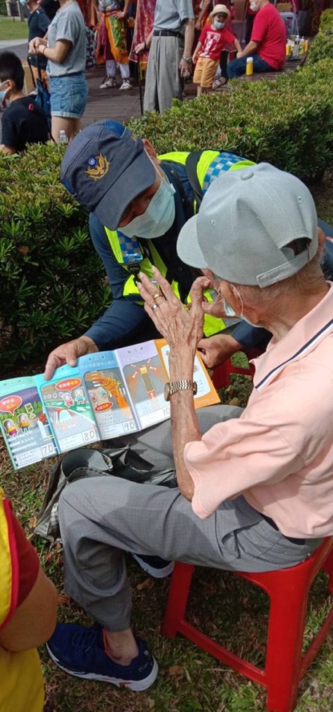 內湖警行人安全宣導情形