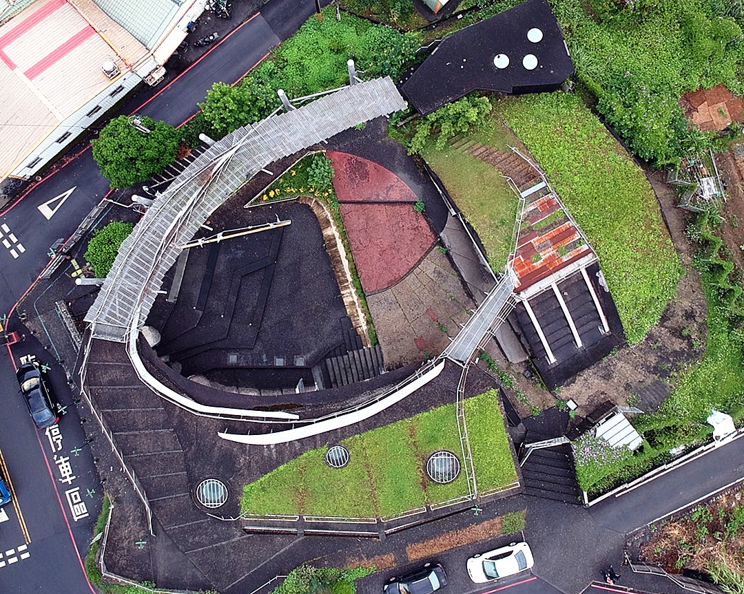 空拍員山機堡的全景。(圖/楊基山攝