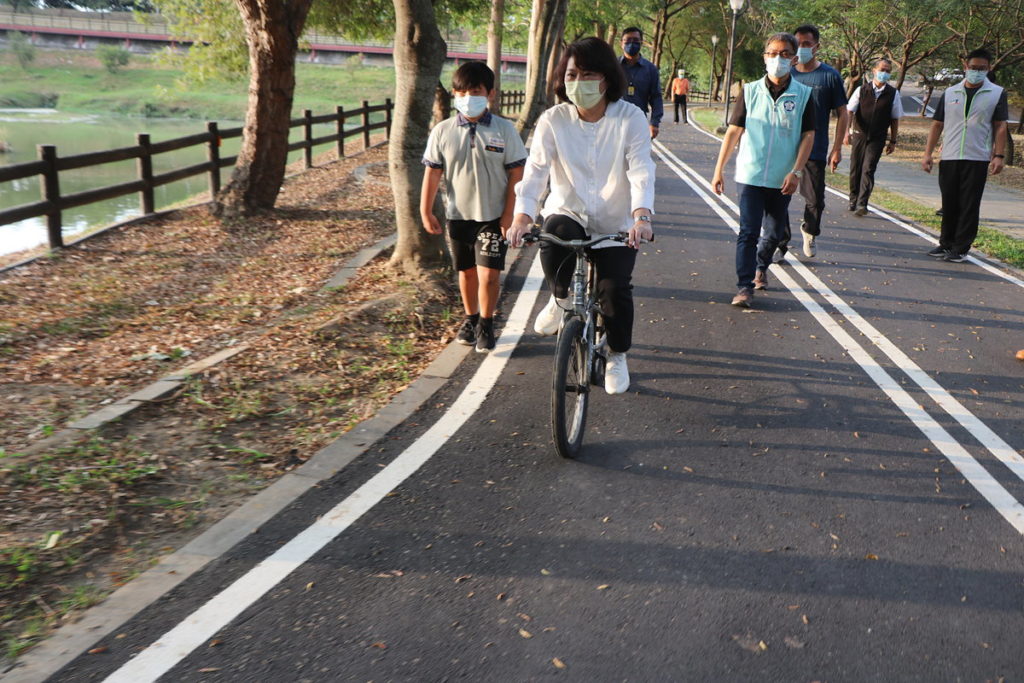 市長騎腳踏車