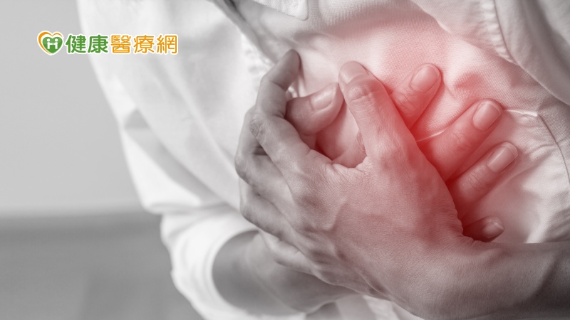 接種疫苗有這3種症狀 恐是心肌心包膜炎 趕快就醫