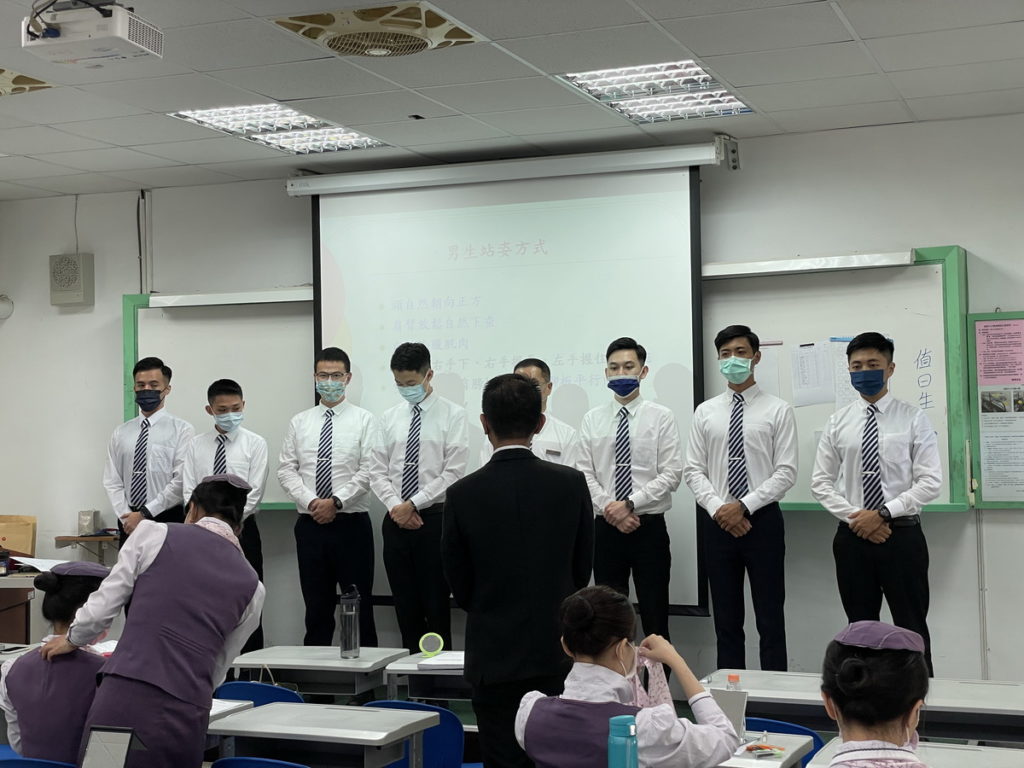 臺鐵EMU3000自強號服務員增加生力軍