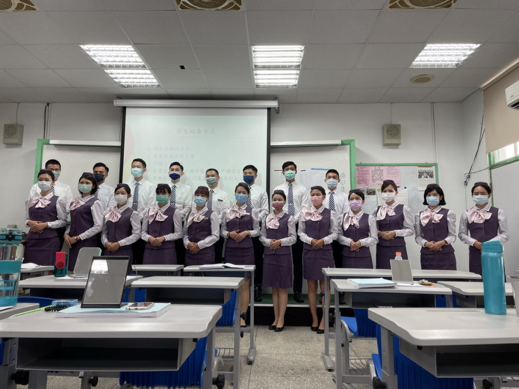 臺鐵EMU3000自強號服務員增加生力軍