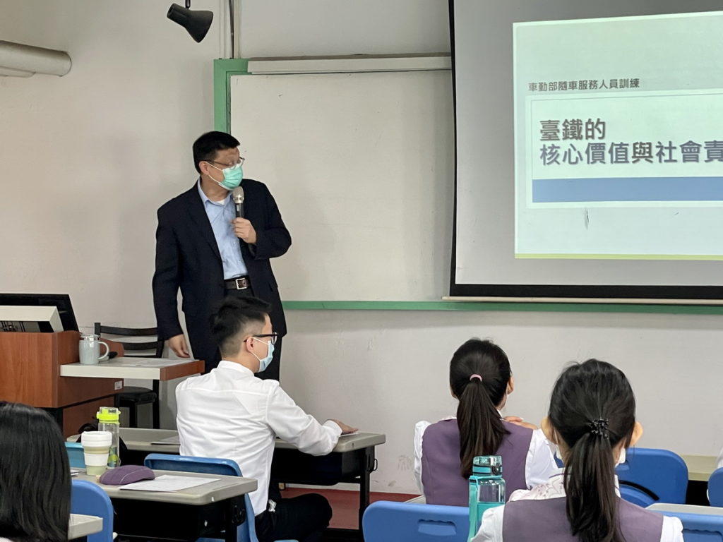 臺鐵EMU3000自強號服務員增加生力軍