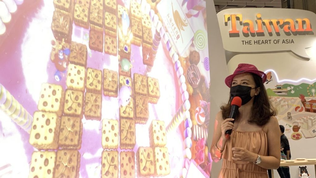 高雄館5G勁速王結合手機遊戲操作界面,讓民眾一起同屏較競! (記者林志毅拍攝)