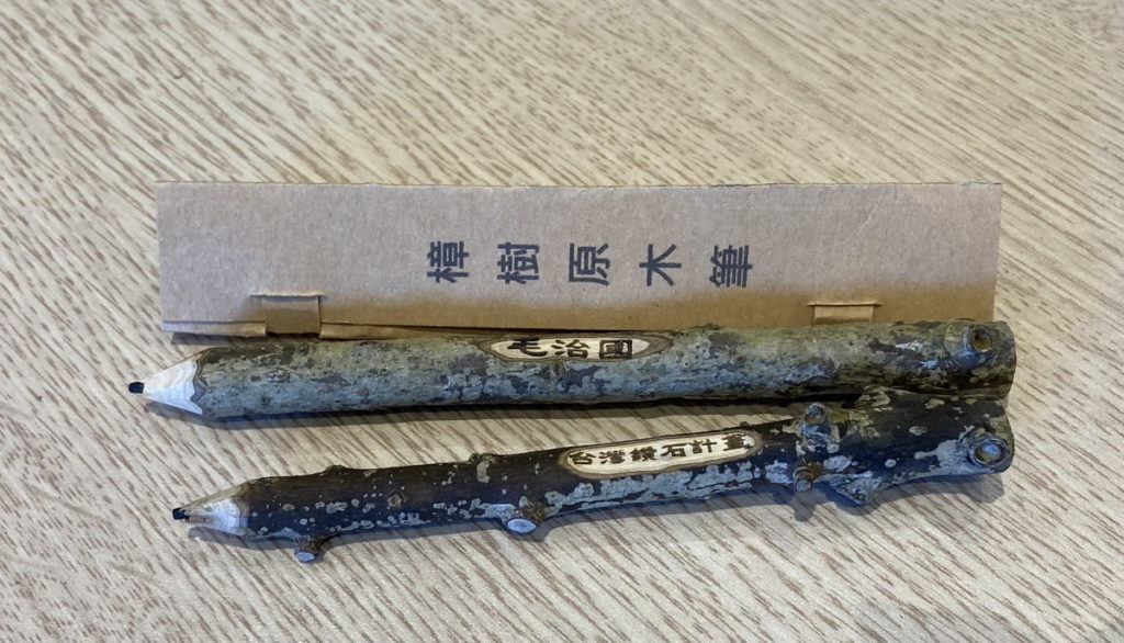 綠色冀泉社企從育苗到種樹,推動以樹養球(地球及幼兒球類運動),自然落枝落葉製作文創商品,獲利三分捐助球隊、三分之一種樹,三分之一運營,全循環零廢棄。