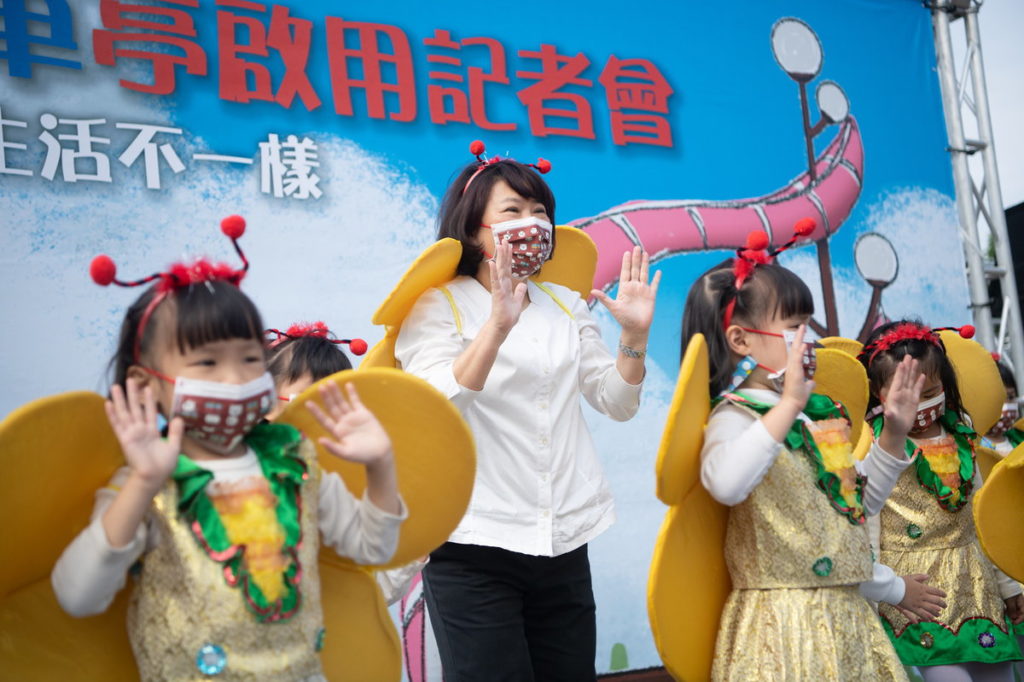 黃敏惠市長與育人國小附幼