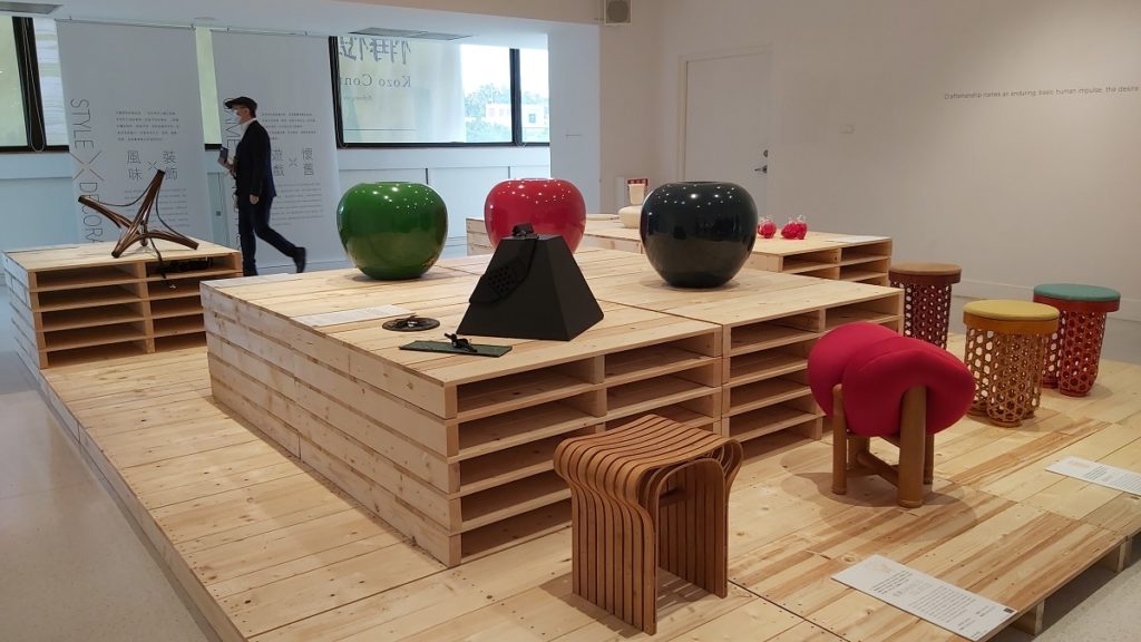 工藝中心設計館「54場雨-設計X工藝跨域共創展」展覽現場。(圖/陳惠玲攝影)