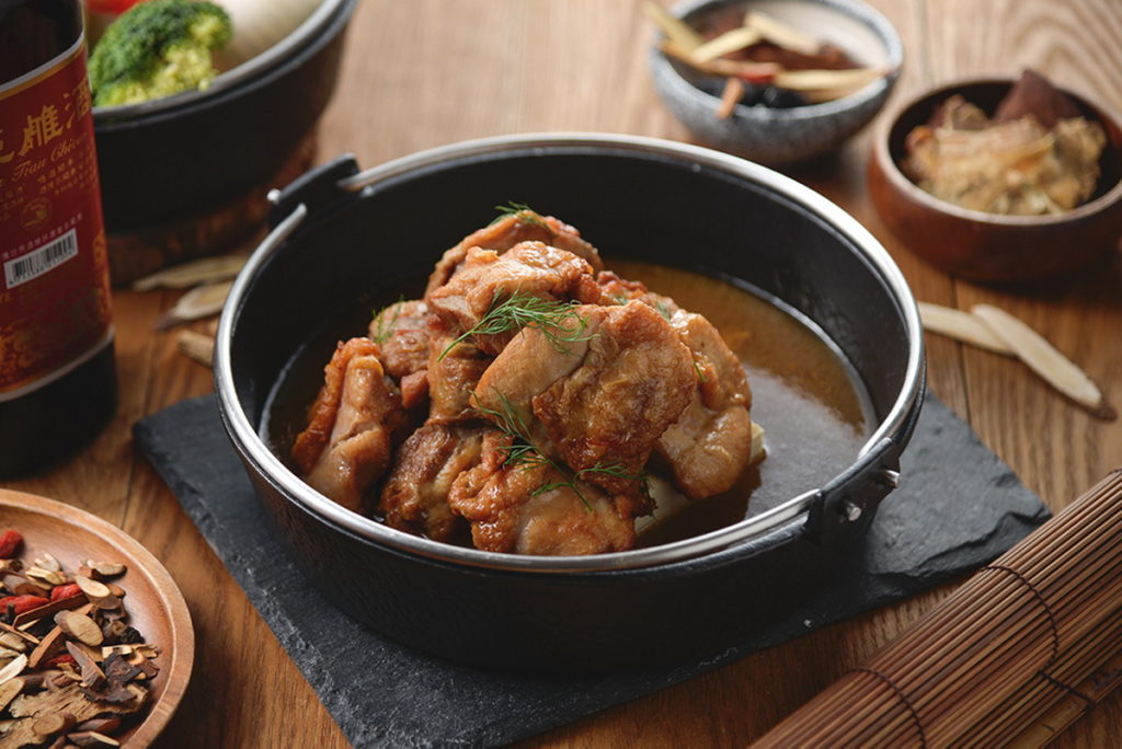 萊爾富首度合作的台南安平創意名店「食下有約想法廚房」,推出網路人氣暢銷花雕系列料理