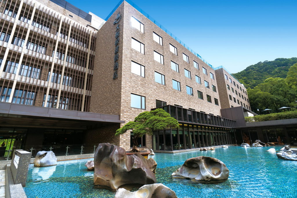 凡完成「再度起步」挑戰前十名,即可享有Wings for life 溫泉跑旅體驗,入住三峽大板根溫泉酒店(或同等級之飯店),享受在大自然奔跑的愉悅快感