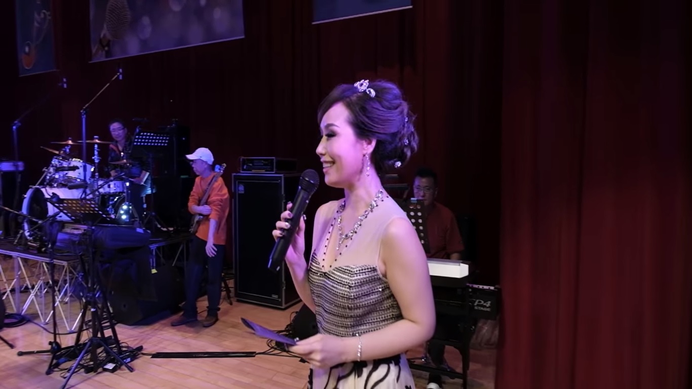 時中高歌/為郭台強斟酒美魔女 陳曉蓁選美出唱片精采往事曝光 68 111107