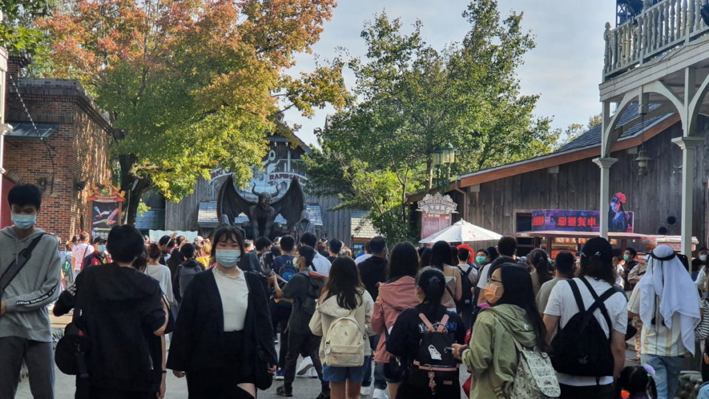 超狂!將地獄搬上地表 六福村萬聖墓碑鎮奪全台第一! 圖 六福村提供
