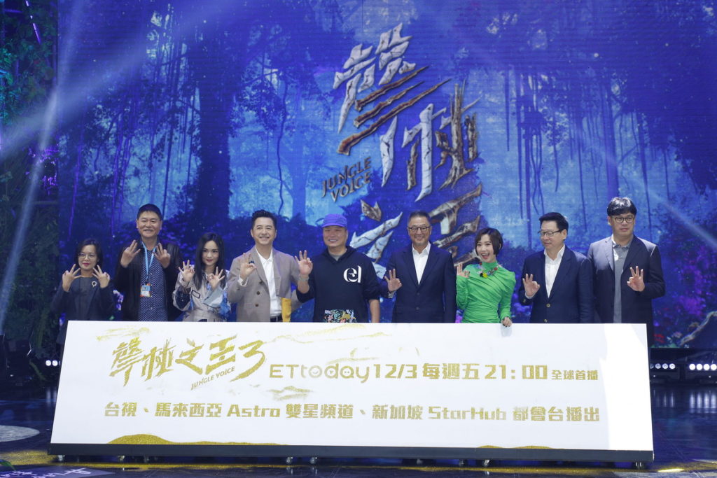 聲林之王3於12月3日重磅開播,東森集團總裁王令麟(中)與聲林3導師Lala徐佳瑩(左三)與哈林(左四)以及資深製作人王偉忠(右四)聲林之王主持人Lulu(右3)