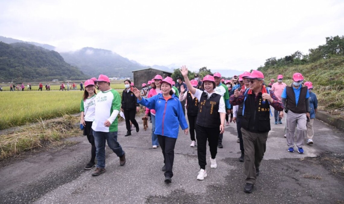 2021花蓮柚遊暖心大步走幸福193健走活動     徐榛蔚與鄉親漫步 享受清新好空氣