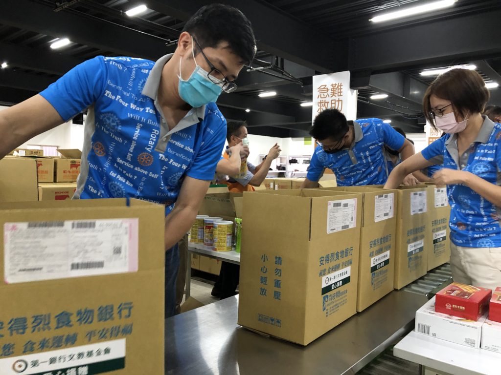 第一銀行文教基金捐贈100萬元支持安得烈「食物銀行計畫」，援助全臺偏鄉地區1,000個弱勢家庭