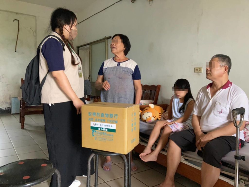 這份援助不僅實際幫助孩子與家人生活無虞，更成為穩定社會的一份力量