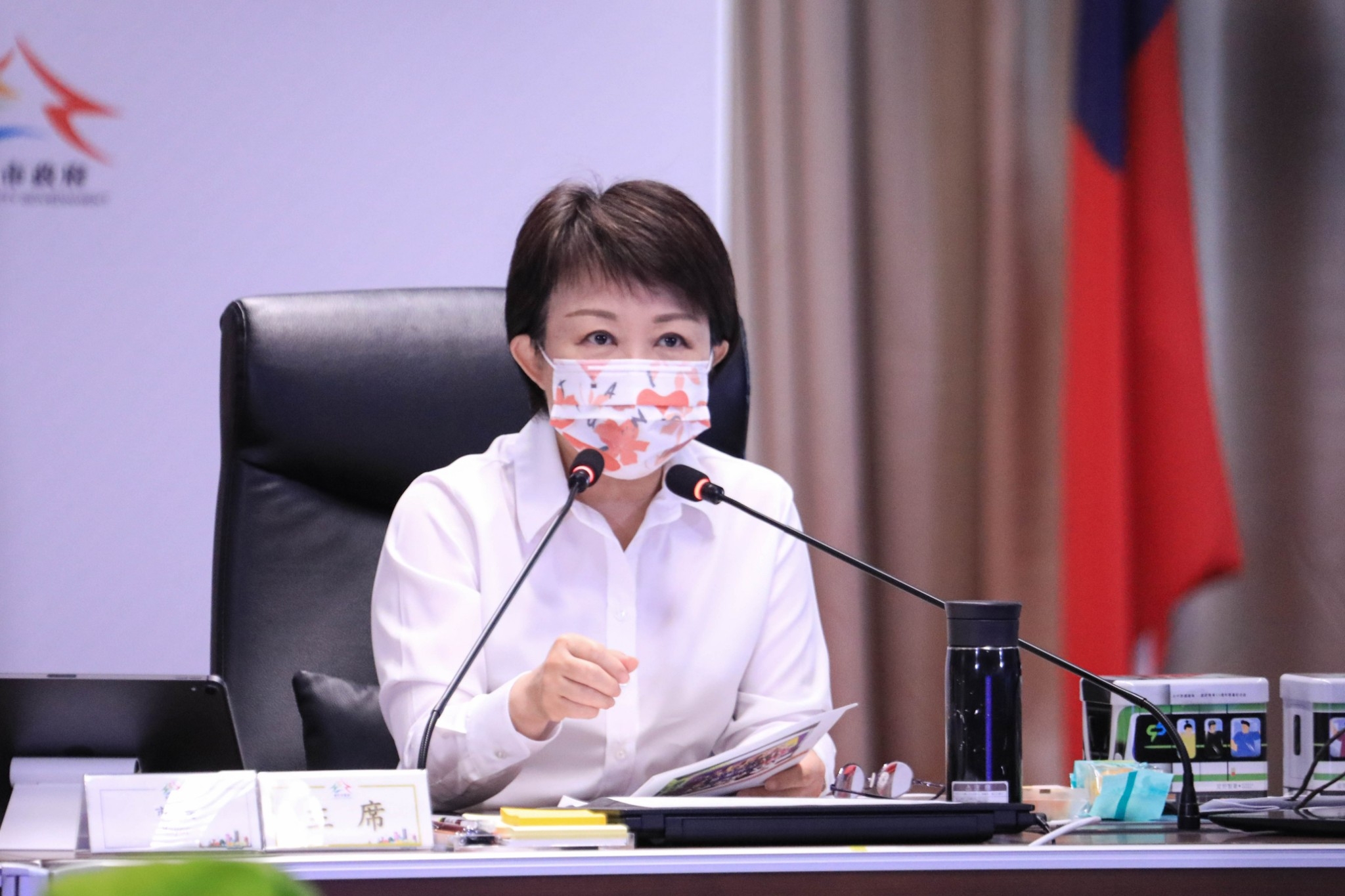 誰在背後撐腰黑道?林靜儀炮口對準盧秀燕 59 市長盧秀燕感謝社工 志工無畏疫情堅守崗位