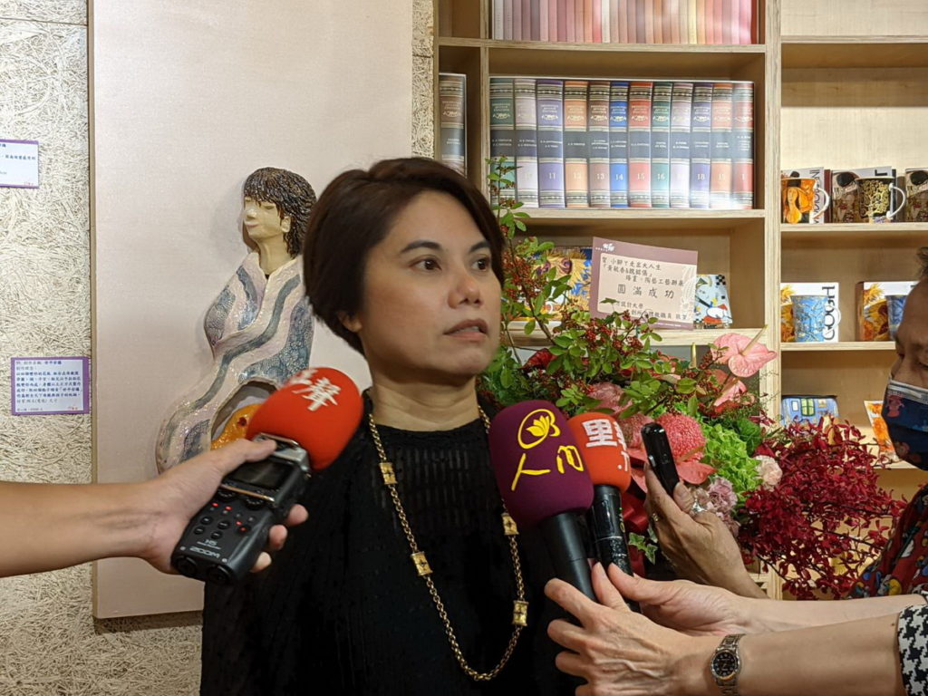 黃敏香老師受訪圖