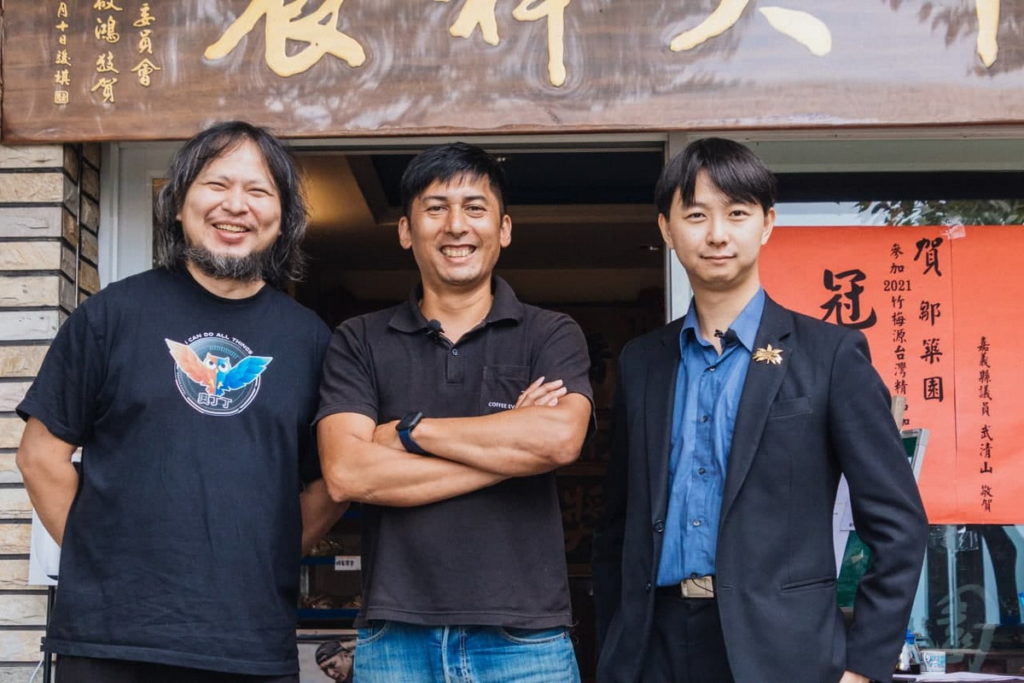 奧丁丁集團創辦人暨執行長王俊凱(左)、鄒築園創辦人方政倫(中)、台灣咖啡研究室計畫主持人林哲豪(右)