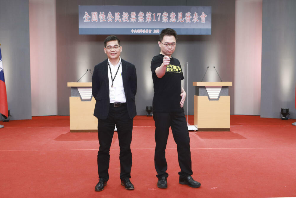 反方 許永輝 正方 黃士修 e1637235502424