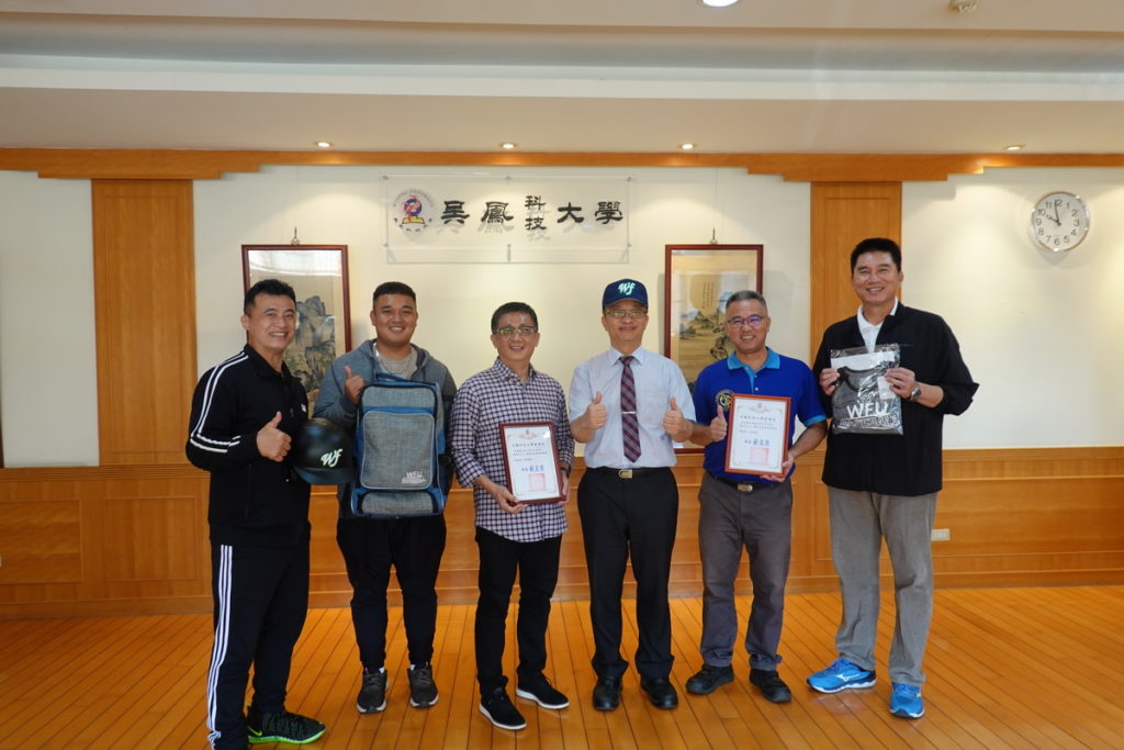 企業團體贊助吳鳳科大棒球隊，期許棒球隊獲得更好資源，重返「甲一級」的願望