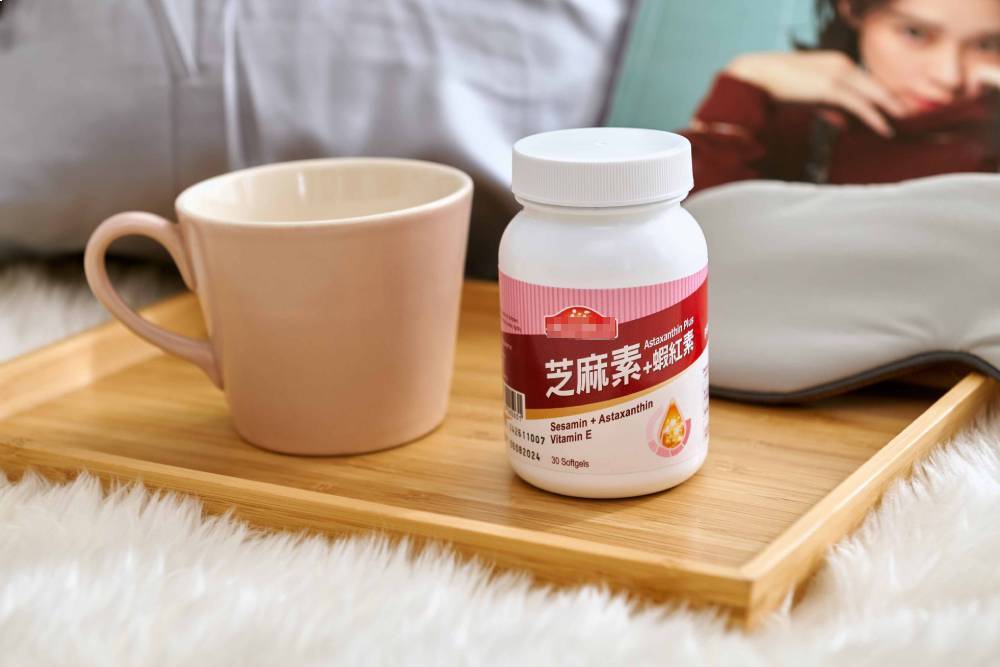 脫下口罩 你需要搶救你的臉 冬天來了 還要挽回你的身材 92 你滋美得 芝麻素蝦紅素 情境照 2 1 1
