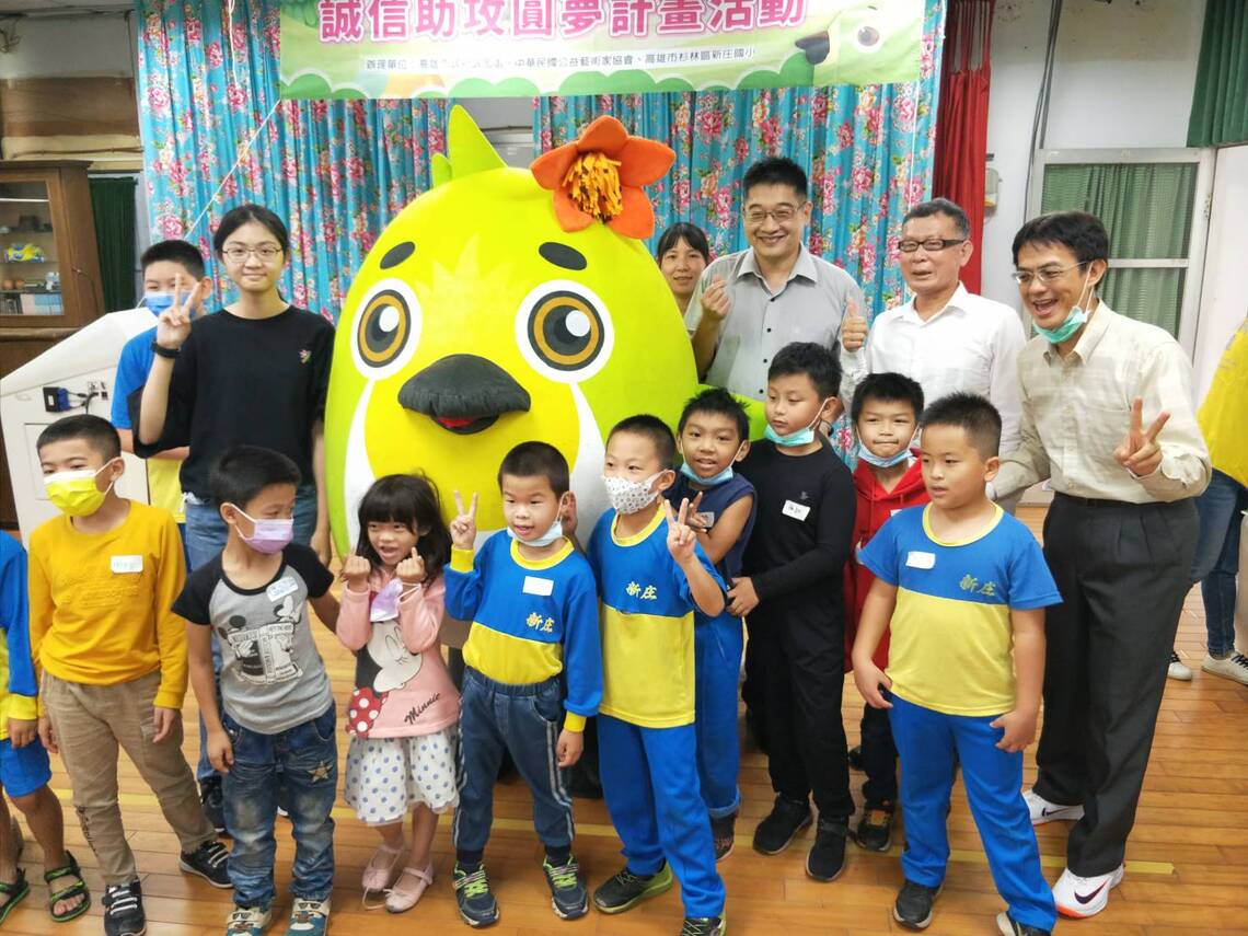 用誠信助攻偏鄉，學童出版圓夢  高市政風處結合小畫家們，創作在地繪本