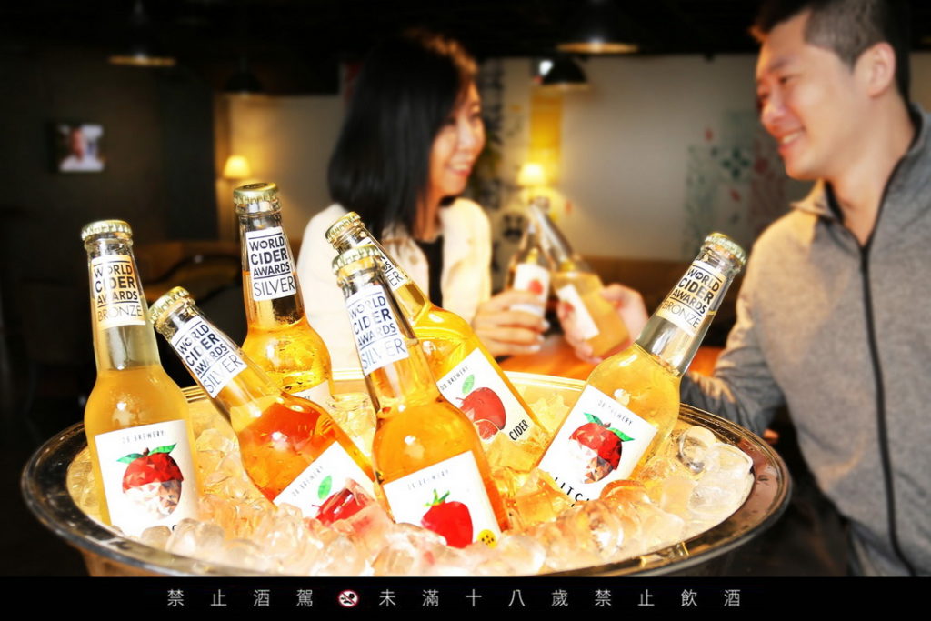 微醺感恩聖誕火雞附贈果汁氣泡酒(禁止酒駕未滿十八歲禁止飲酒)