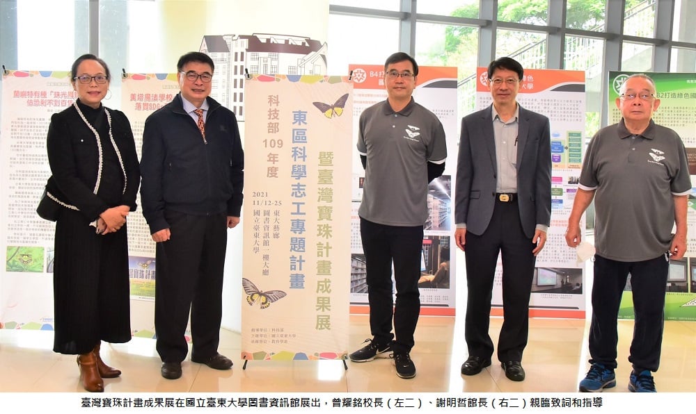 可能是 5 個人和大家站著的圖像