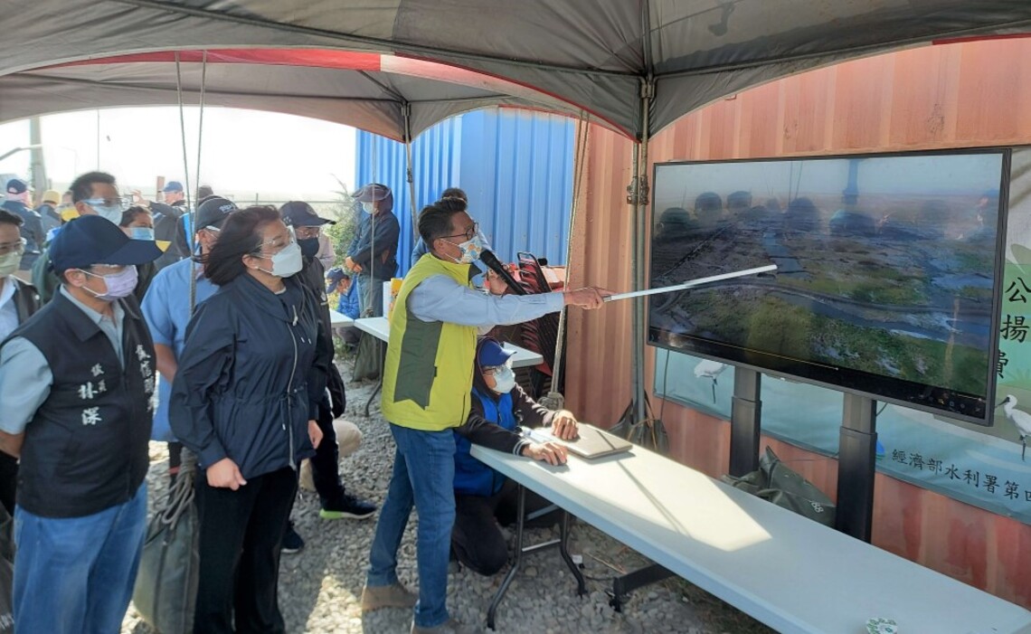 張麗善視察濁水溪揚塵改善狀況與鳥類棲息生態
