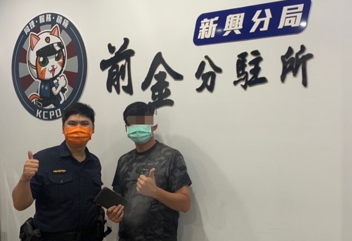 男子騎車粗心掉錢包 前金警靠發票找到失主順利發還