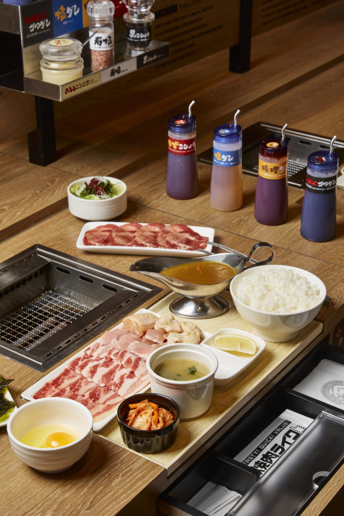 燒肉LIKE從11月26日到年底期間,限時推出超值的「LIKE咖哩&嚴選四品套餐(350g)」。(圖片由燒肉LIKE提供)