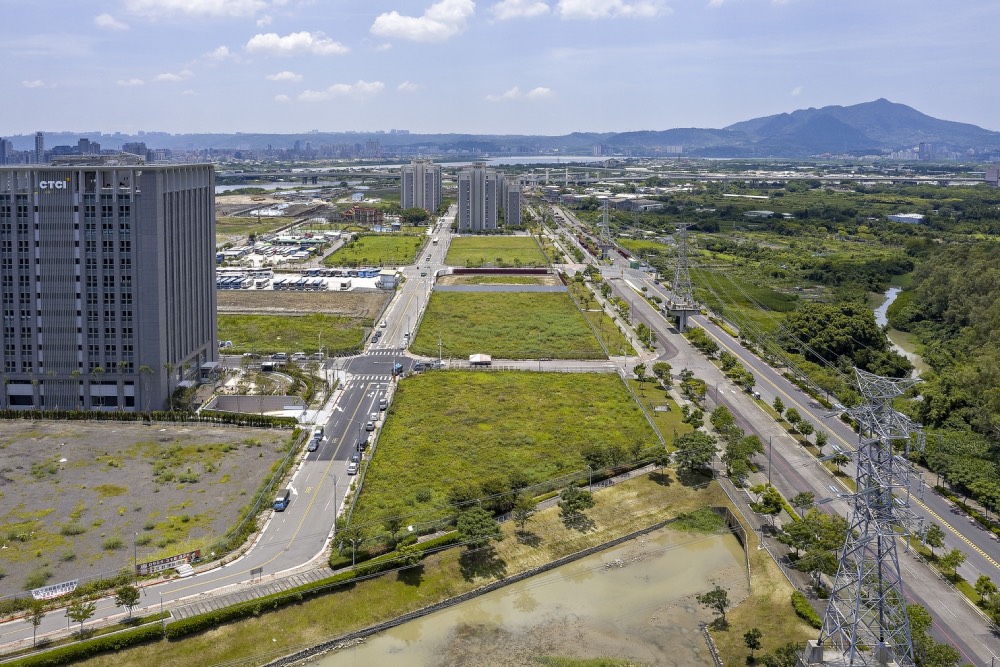 北投士林科學園區上萬人口紅利 加碼石牌房市潛值 63 「天母常玉」位於北士科、關渡平原之間,樓高33層可眺望遼闊景觀。 2