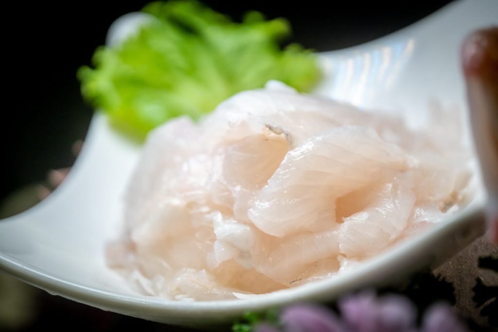 濟洲島活比目魚刺身味道鮮美