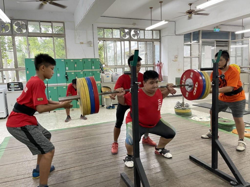 三民國中舉重隊平日練習情況