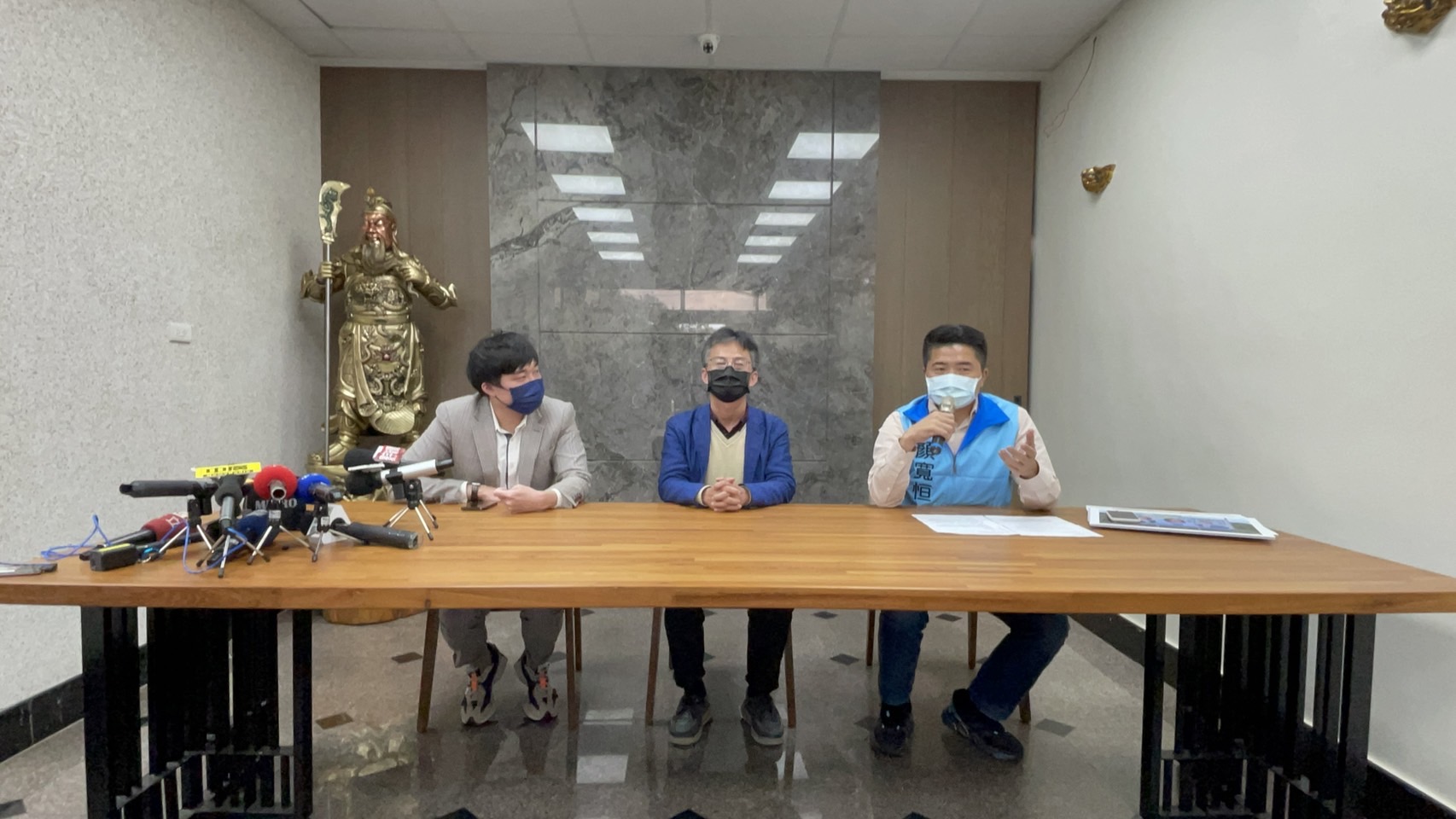 反萊豬公投/蘇偉碩站隊顏寬恆 控林靜儀看板宣傳不實資訊 79 S 10477654