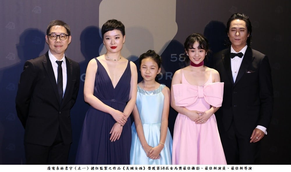 可能是 5 個人和大家站著的圖像