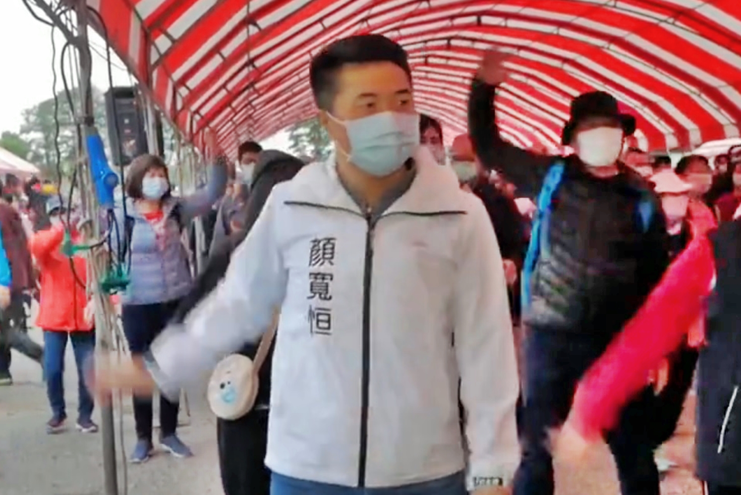沙鹿傳差別待遇?顏寬恒拜票准進 擋下林靜儀 82 顏