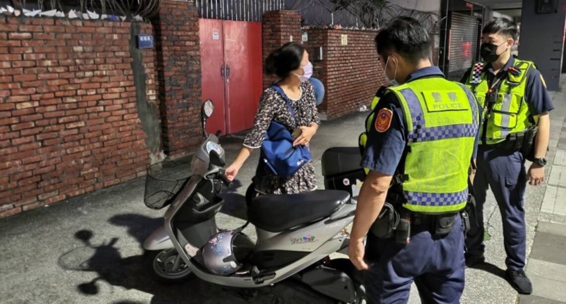 婦人半夜求助警方 前金警高效率解圍